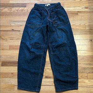 Junior’s SO mid rise pull-on Dark Blue barrel jeans. XS. Worn once.
